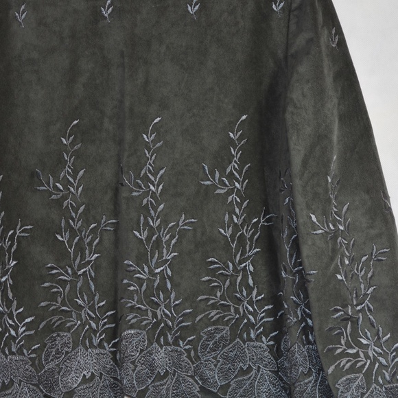 Tall Ladies Embroidered Green Suede Skirt Suit SZ 10 Denard's Ltd - Picture 9 of 11